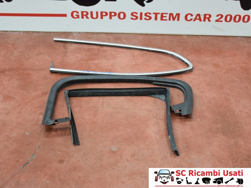 Guarnizione Porta Posteriore Dx Alfa Romeo Stelvio 50555440 - 33929 Guarnizione Porta Posteriore Dx Alfa Romeo Stelvio 50555440 - 33929