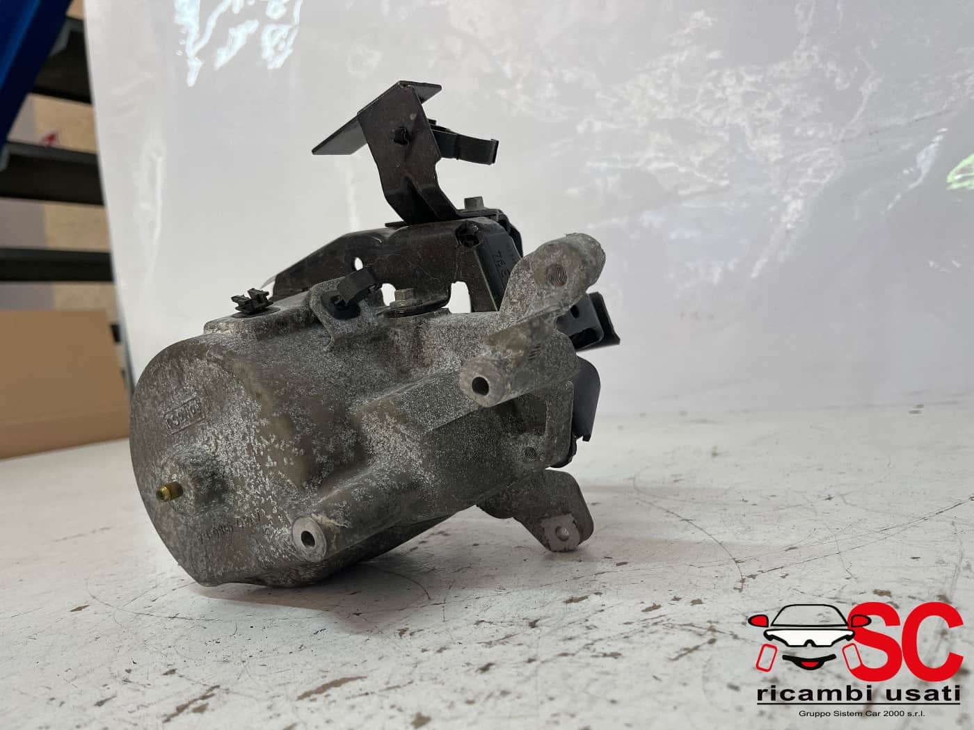 AV6Q9155AA SUPPORTO FILTRO OLIO FORD Fiesta 6° Serie diesel