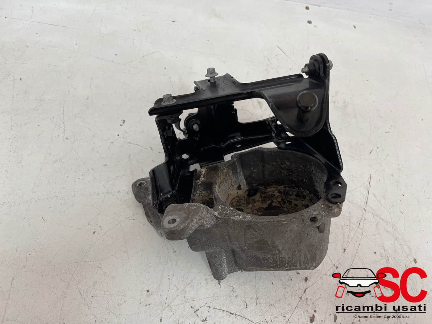 AV6Q9155AA SUPPORTO FILTRO OLIO FORD Fiesta 6° Serie diesel