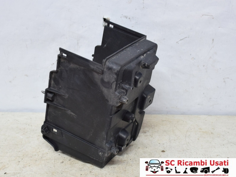8V2110723BD ALLOGGIO BATTERIA FORD Fiesta 6° Serie diesel