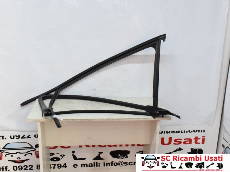 Guarnizione Guida Vetro Anteriore Sx Audi A4 B8 8K0837439G