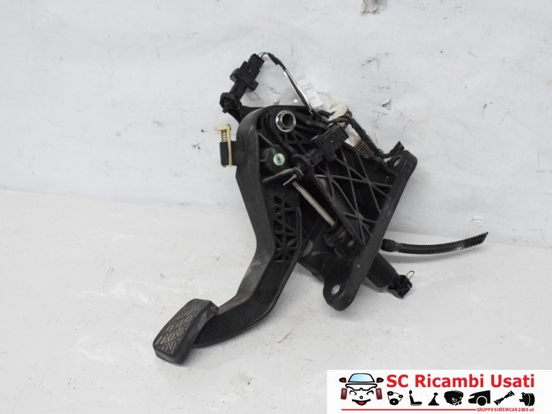 Pedale Frizione Mercedes Classe B A2462900419 - 34976 Pedale Frizione Mercedes Classe B A2462900419 - 34976