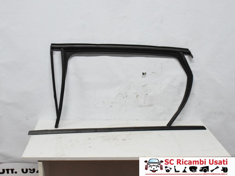 Guarnizione Guida Vetro Posteriore Sx Classe B - 35111 Guarnizione Guida Vetro Posteriore Sx Classe B - 35111