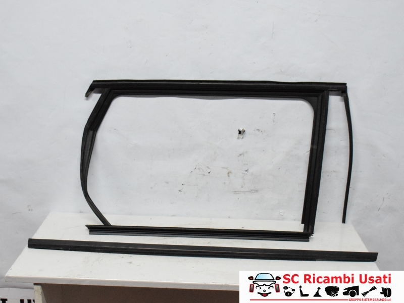 Guarnizione Guida Vetro Posteriore Dx Classe B 246 - 35112 Guarnizione Guida Vetro Posteriore Dx Classe B 246 - 35112