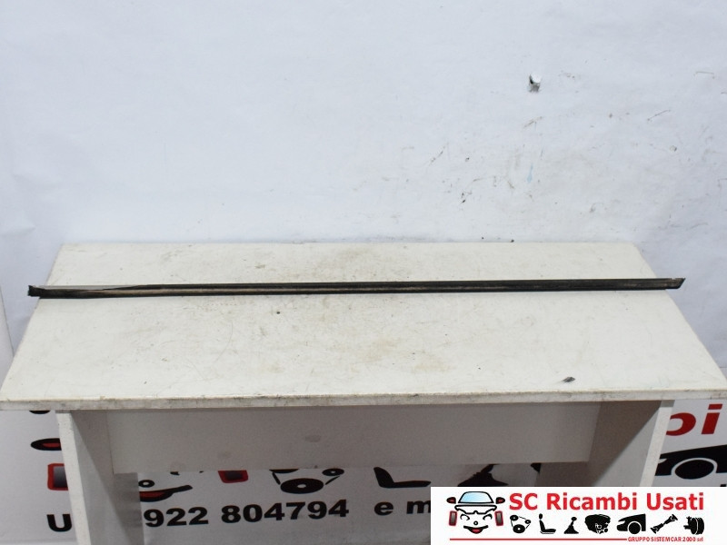 RASCHIAVETRO ANTERIORE DX CON MODANATURA CROMATA MINI One 2° Serie 7146092 (06>13)