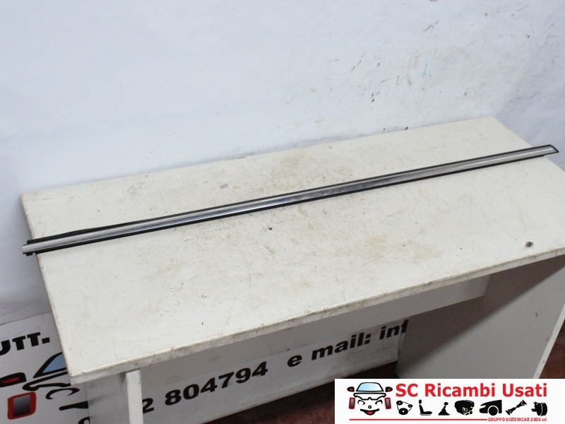 RASCHIAVETRO ANTERIORE DX CON MODANATURA CROMATA MINI One 2° Serie 7146092 (06>13)