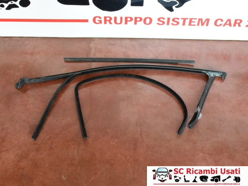 GUARNIZIONE PORTIERA ANTERIORE DESTRA ALFA ROMEO Giulietta Serie (940_) 50509898 (13>16)