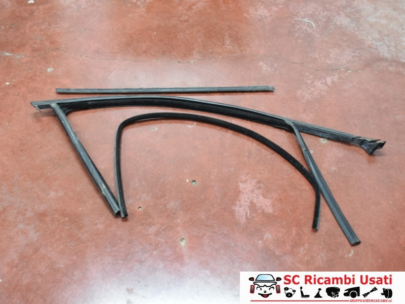 GUARNIZIONE PORTIERA ANTERIORE DESTRA ALFA ROMEO Giulietta Serie (940_) 50509898 (13>16)