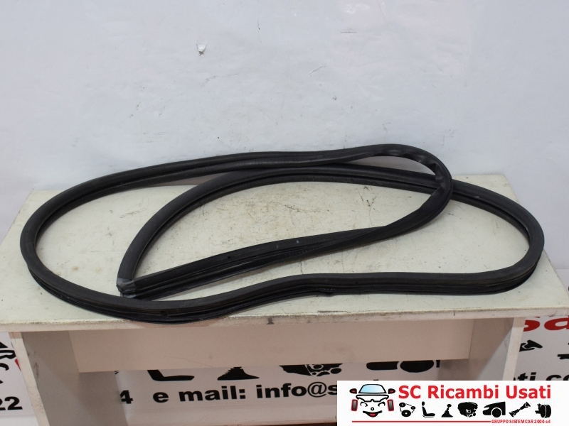 Guarnizione Porta Destra Fiat Coupe 46306562 - 26432 Guarnizione Porta Destra Fiat Coupe 46306562 - 26432