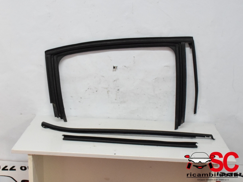 Guarnizione Porta Posteriore Destra Citroen C3 9813202080 9813218480 Guarnizione Porta Posteriore Destra Citroen C3 9813202080 9813218480