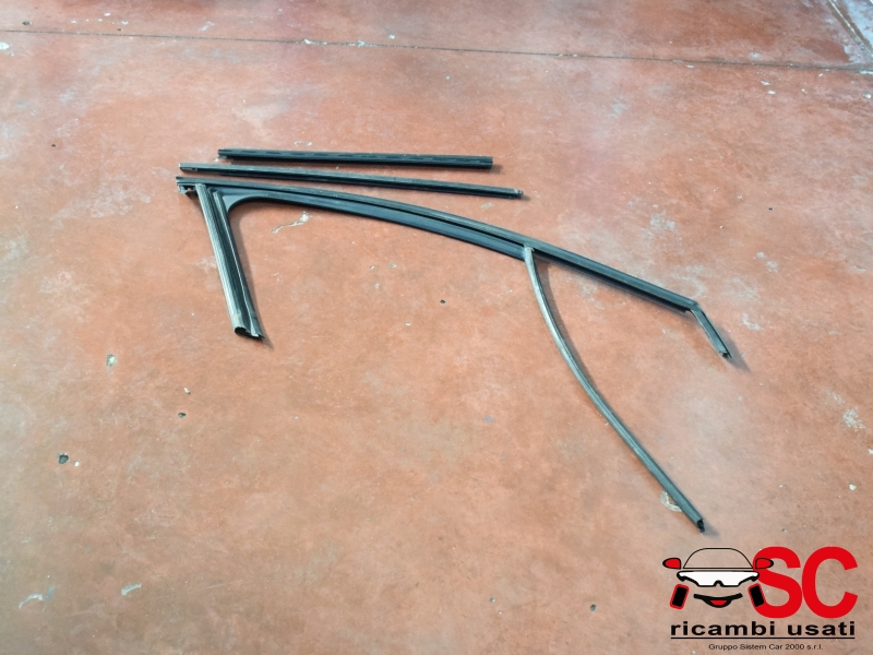 Guarnizione Porta Anteriore Destra Citroen C3 9813201880 Guarnizione Porta Anteriore Destra Citroen C3 9813201880