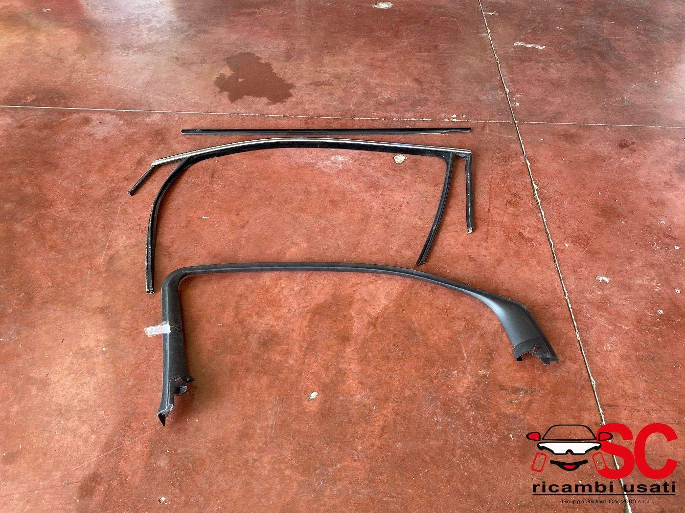 Guarnizione Guida Vetro Porta Sinistra Opel Adam 1351085 Guarnizione Guida Vetro Porta Sinistra Opel Adam 1351085
