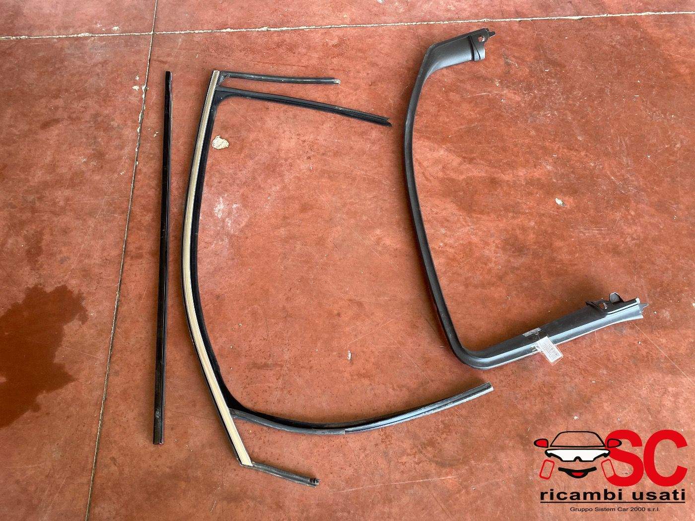 Guarnizione Guida Vetro Porta Sinistra Opel Adam 1351085 Guarnizione Guida Vetro Porta Sinistra Opel Adam 1351085