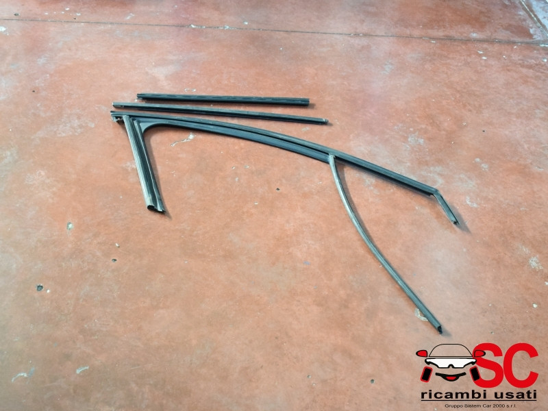 GUARNIZIONE PORTIERA ANTERIORE DESTRA CITROEN C3 Serie 9813201880 (16>)