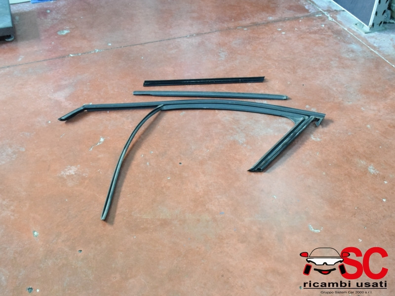GUARNIZIONE PORTIERA ANTERIORE SINISTRA CITROEN C3 Serie 9813201980 (16>)