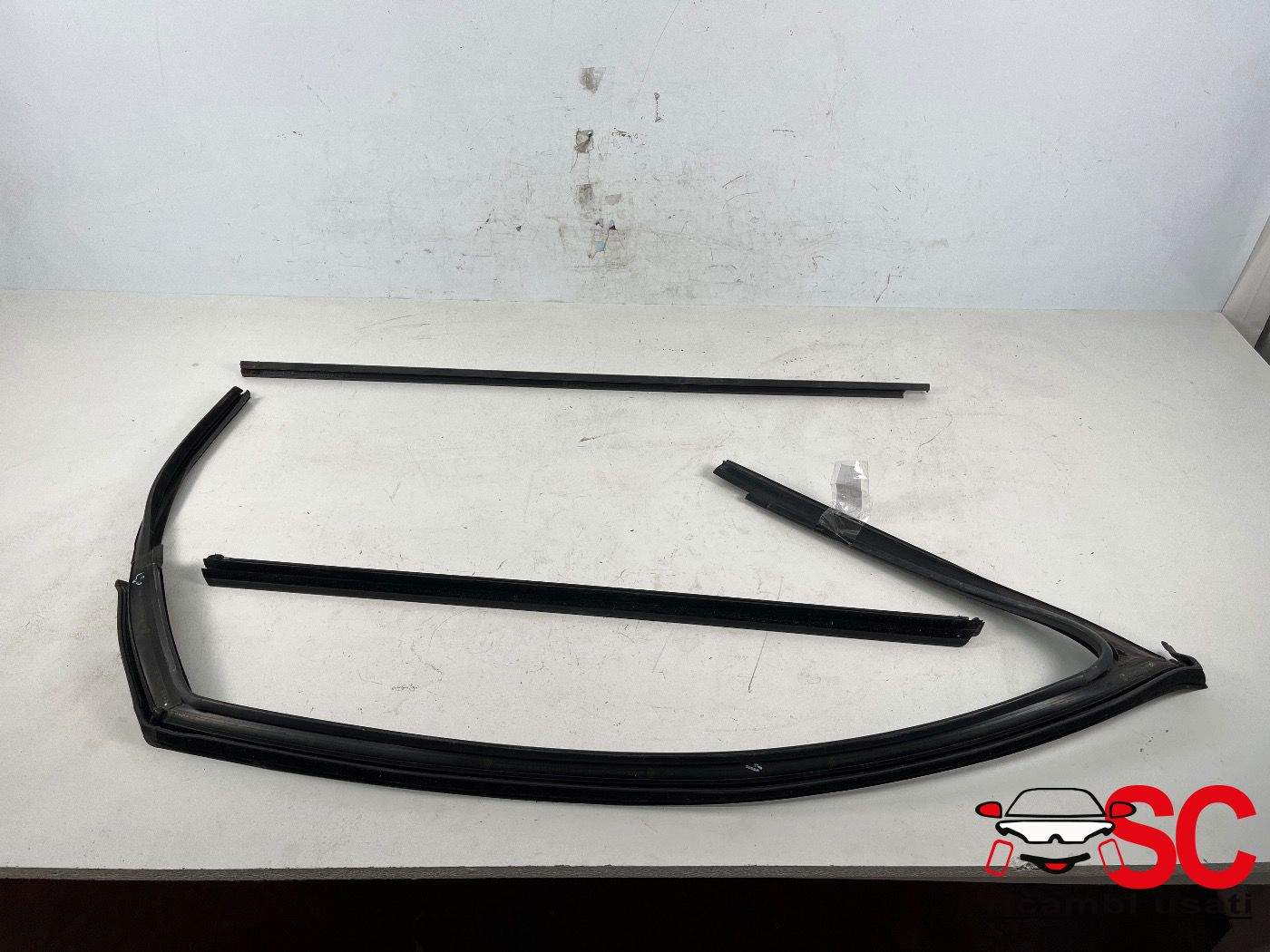 Guarnizione Guida Vetro Porta Anteriore Sx Golf 7 5G4837431 - 38071 Guarnizione Guida Vetro Porta Anteriore Sx Golf 7 5G4837431 - 38071