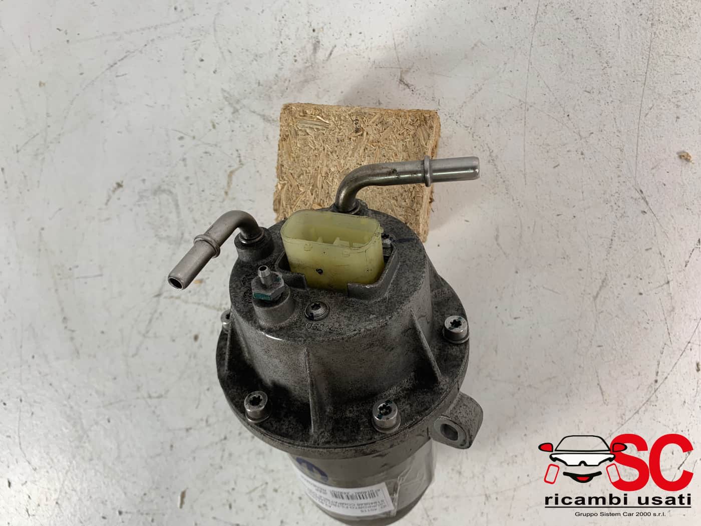 Supporto Filtro Gasolio Jeep Renegade 51940646 Supporto Filtro Gasolio Jeep Renegade 51940646