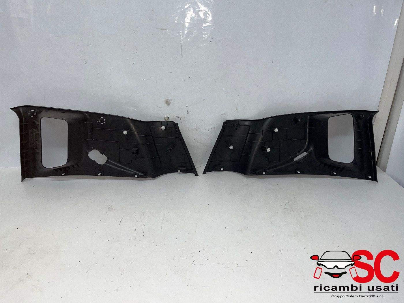 RIVESTIMENTO MONTANTE POSTERIORE SX E DX JEEP Renegade Serie 735579503 (18>)