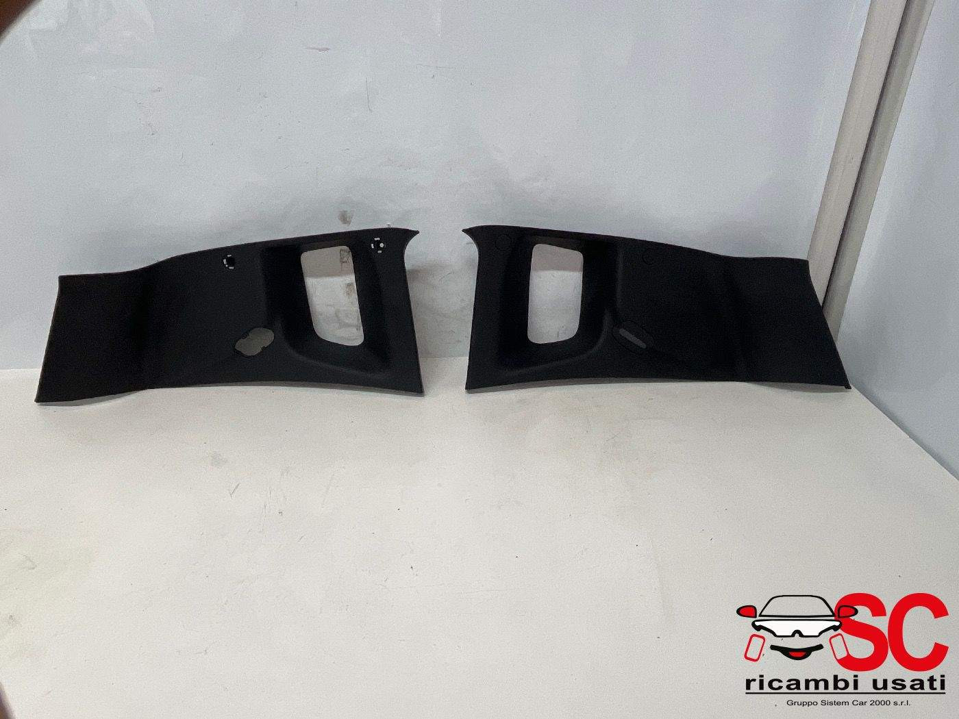 RIVESTIMENTO MONTANTE POSTERIORE SX E DX JEEP Renegade Serie 735579503 (18>)