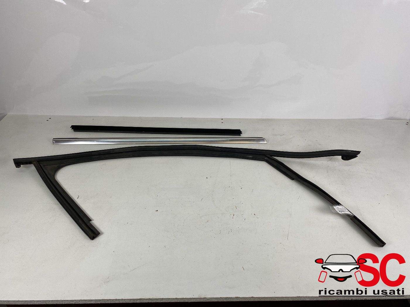 Guarnizione Vetro Porta Anteriore Destra Classe A A1767250125