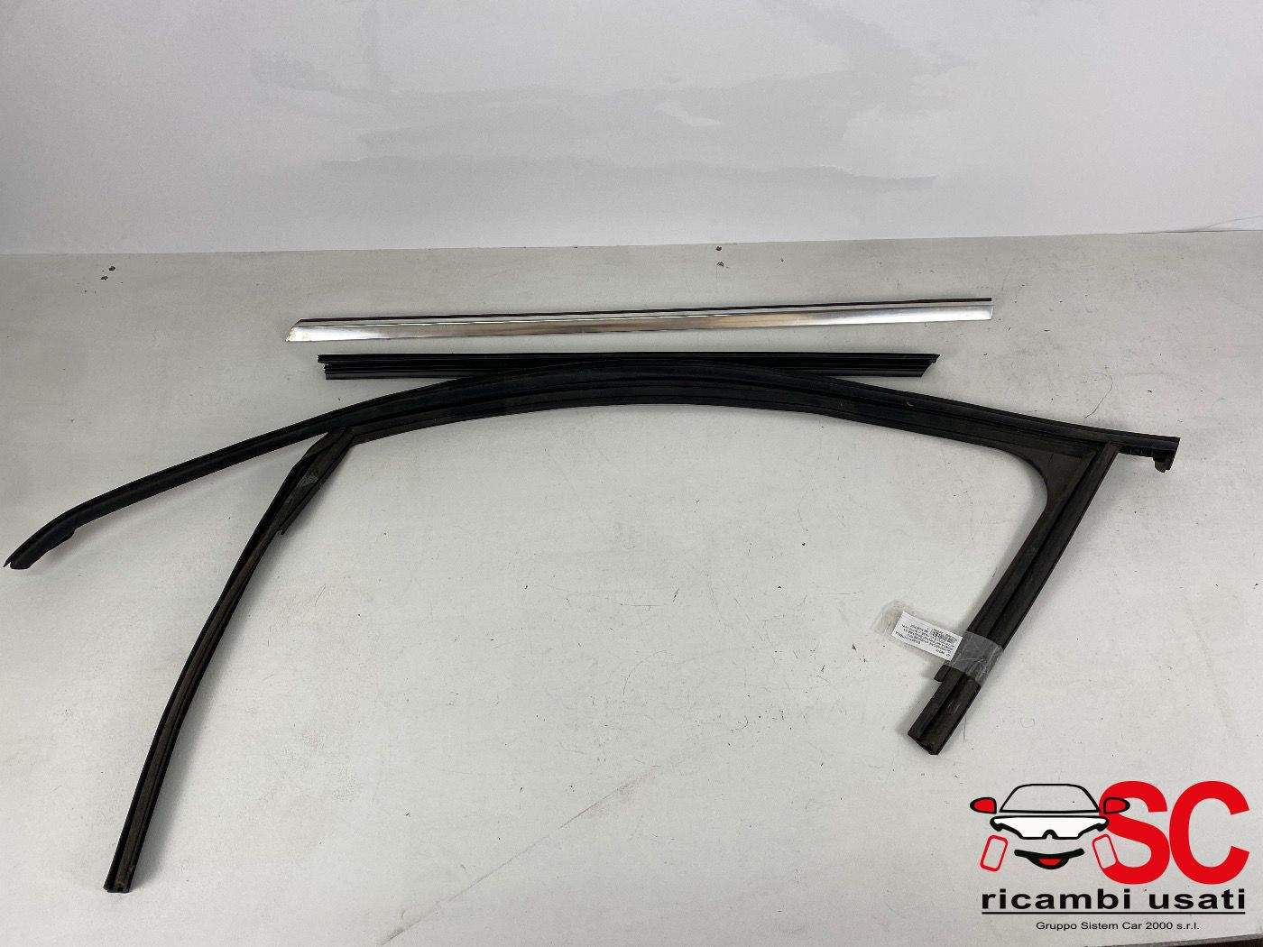 Guarnizione Vetro Porta Anteriore Sx Classe A A1767250025 - 38378