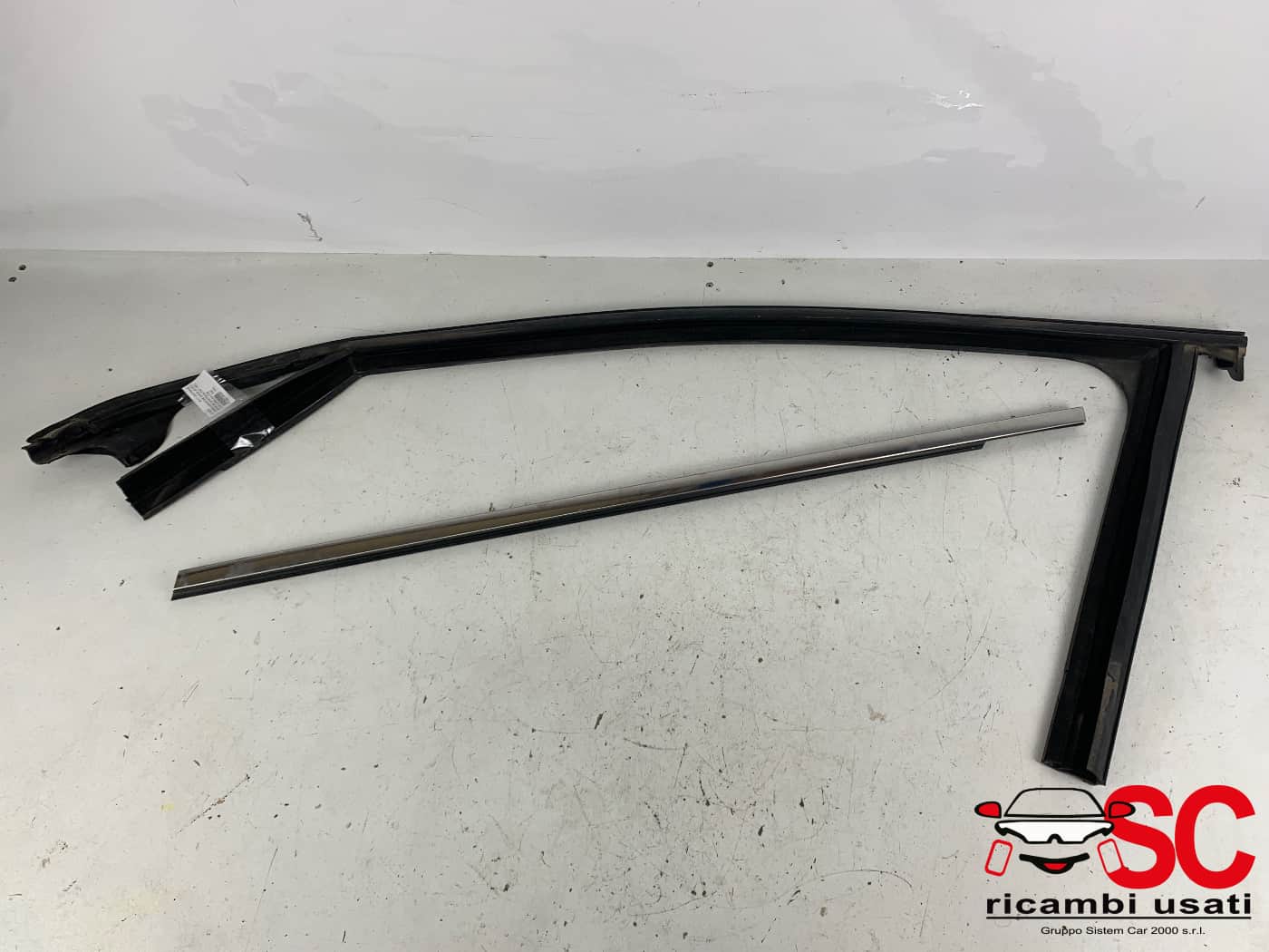 Guarnizione Guida Vetro Porta Anteriore Sx Tipo - 40222 Guarnizione Guida Vetro Porta Anteriore Sx Tipo - 40222