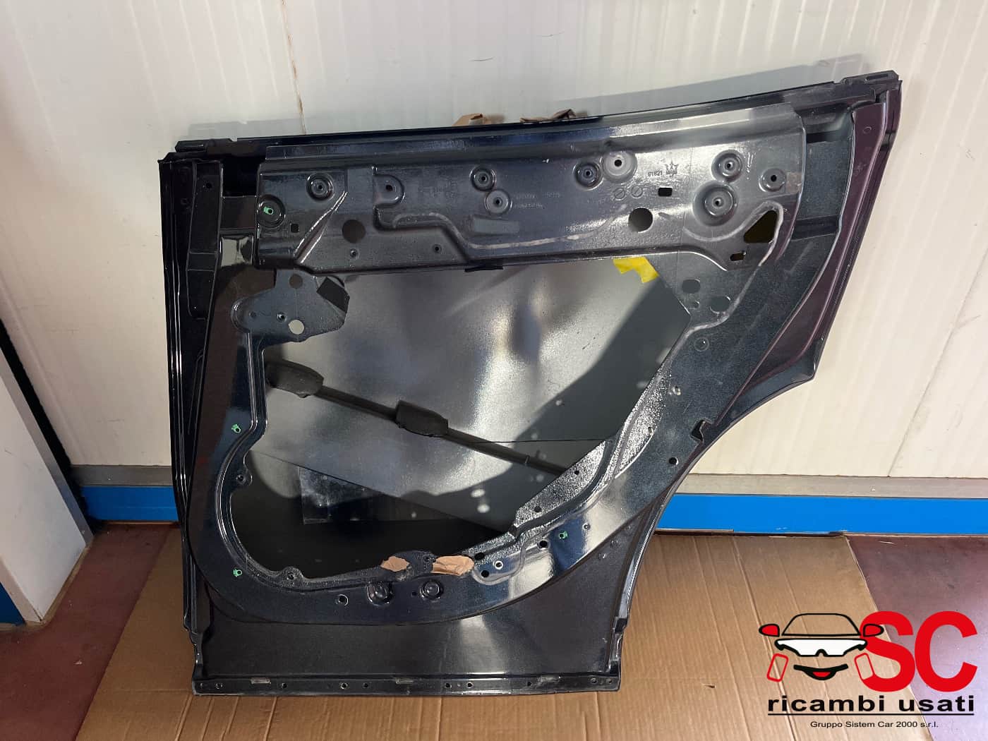 Porta Posteriore Destra Maserati Levante Iva Inc. VERNICIATA N 815 - W00468 Porta Posteriore Destra Maserati Levante Iva Inc. VERNICIATA N 815 - W00468