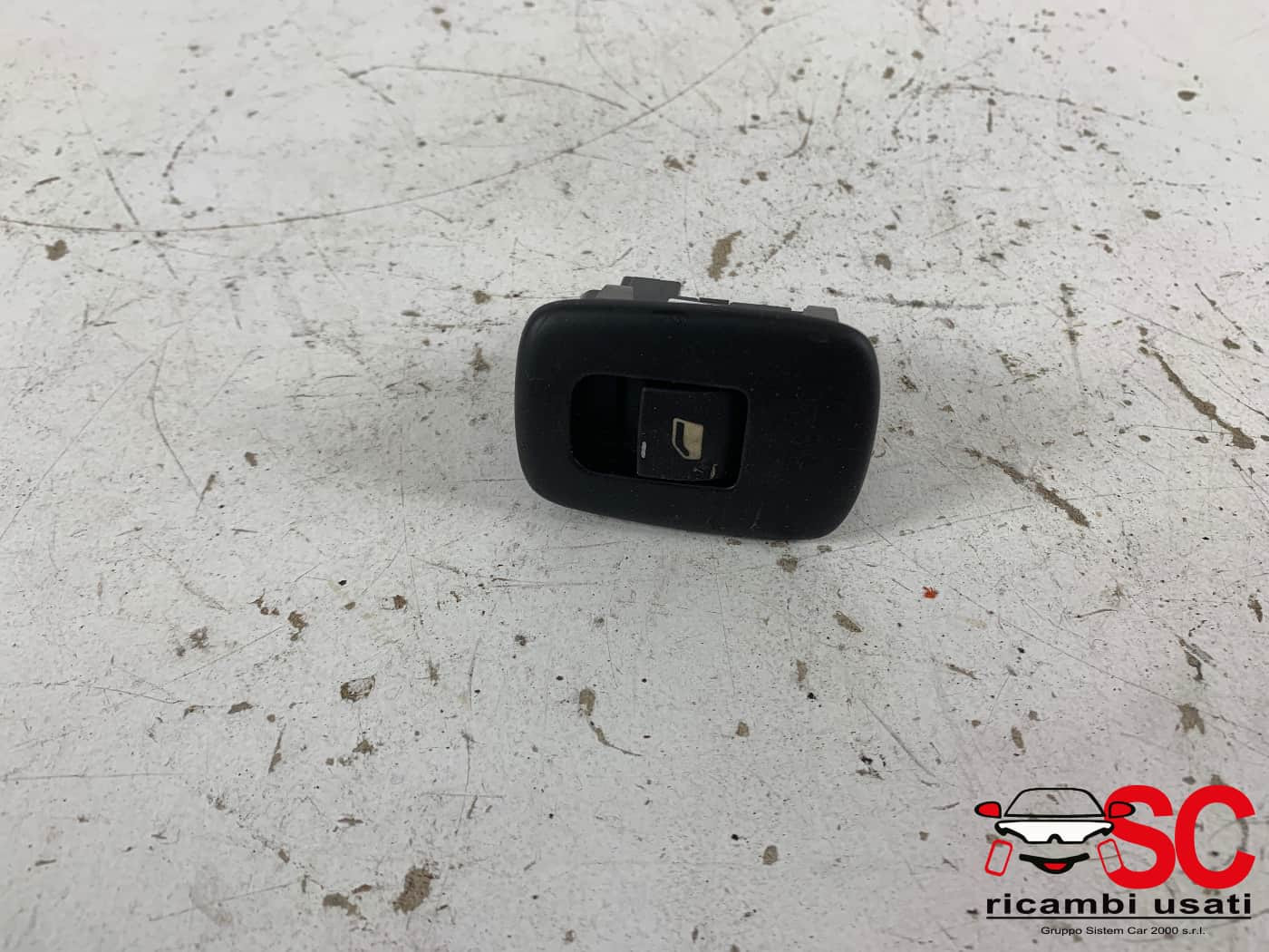 PULSANTE ALZAVETRO POSTERIORE DESTRO CITROEN C3 2° Serie 98012514XT (05>10)