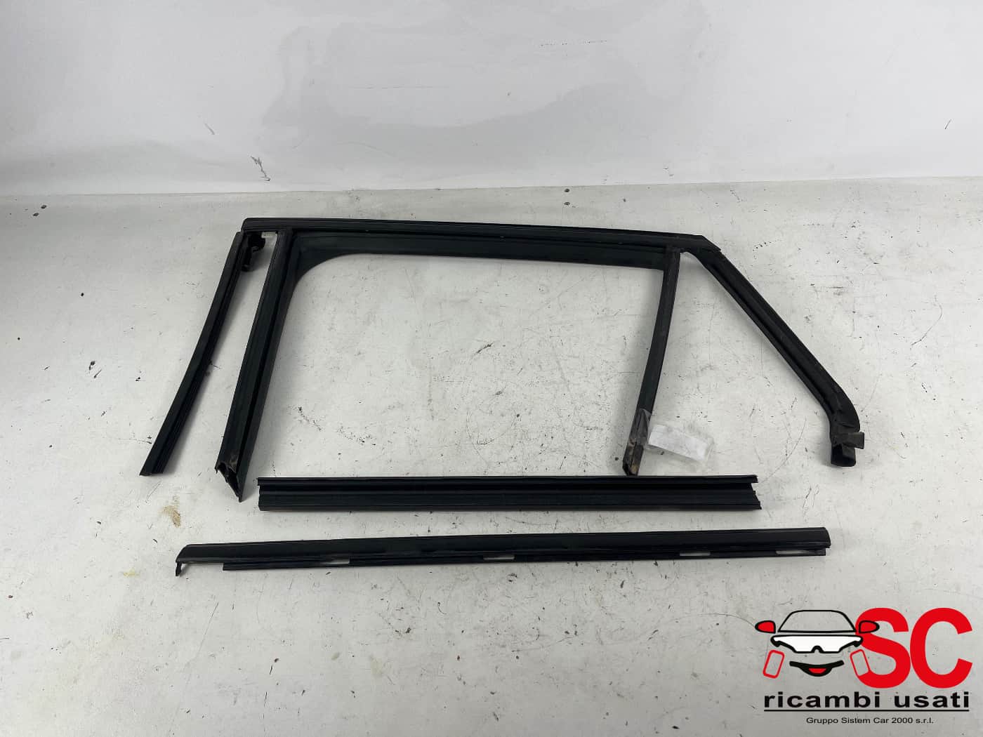 Guarnizione Guida Vetro Post Sinistra Opel Corsa F 39173290 9829642780 - 39979 Guarnizione Guida Vetro Post Sinistra Opel Corsa F 39173290 9829642780 - 39979