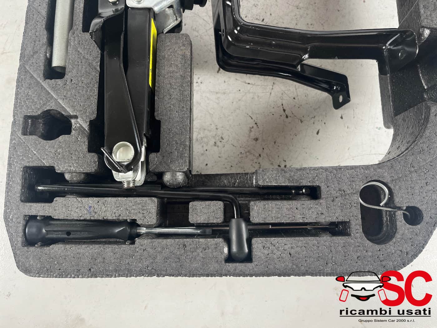 Kit Attrezzi Ruota Di Scorta Audi A5  - 40754