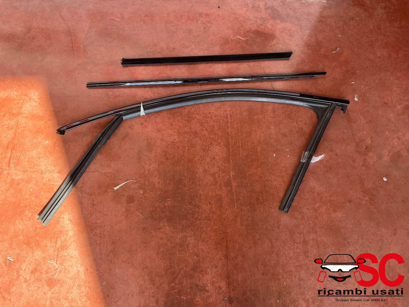 Guarnizione Guida Vetro Porta Ant Sx Audi A3 8y 8Y0837431A - 41729 Guarnizione Guida Vetro Porta Ant Sx Audi A3 8y 8Y0837431A - 41729