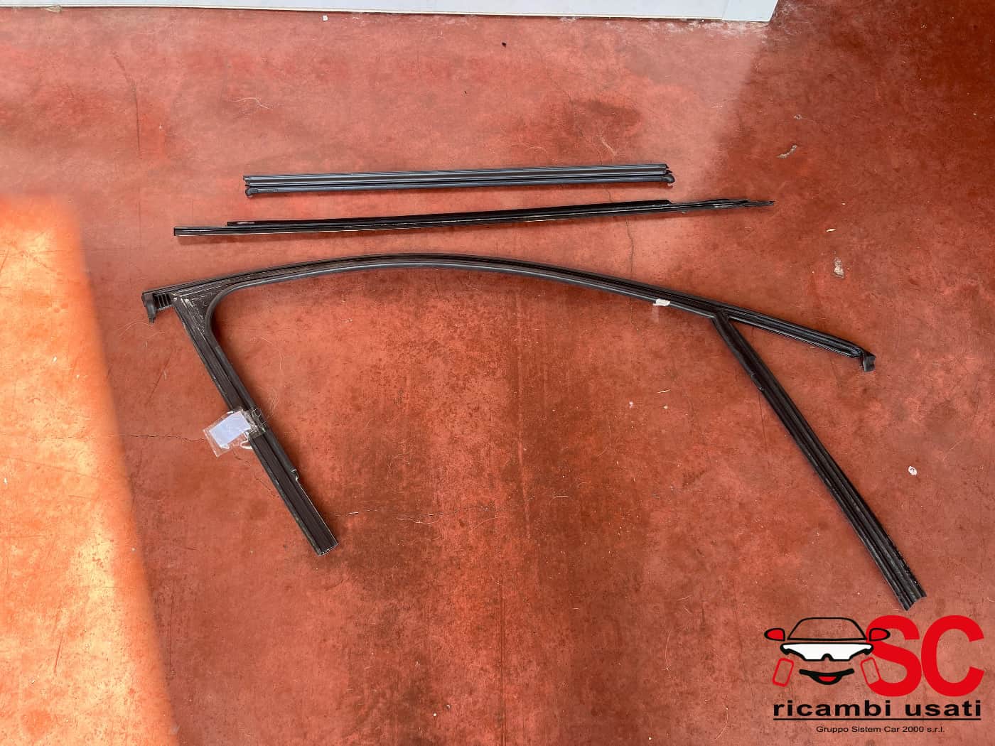 Guarnizione Guida Vetro Porta Ant Sx Audi A3 8y 8Y0837431A - 41729 Guarnizione Guida Vetro Porta Ant Sx Audi A3 8y 8Y0837431A - 41729