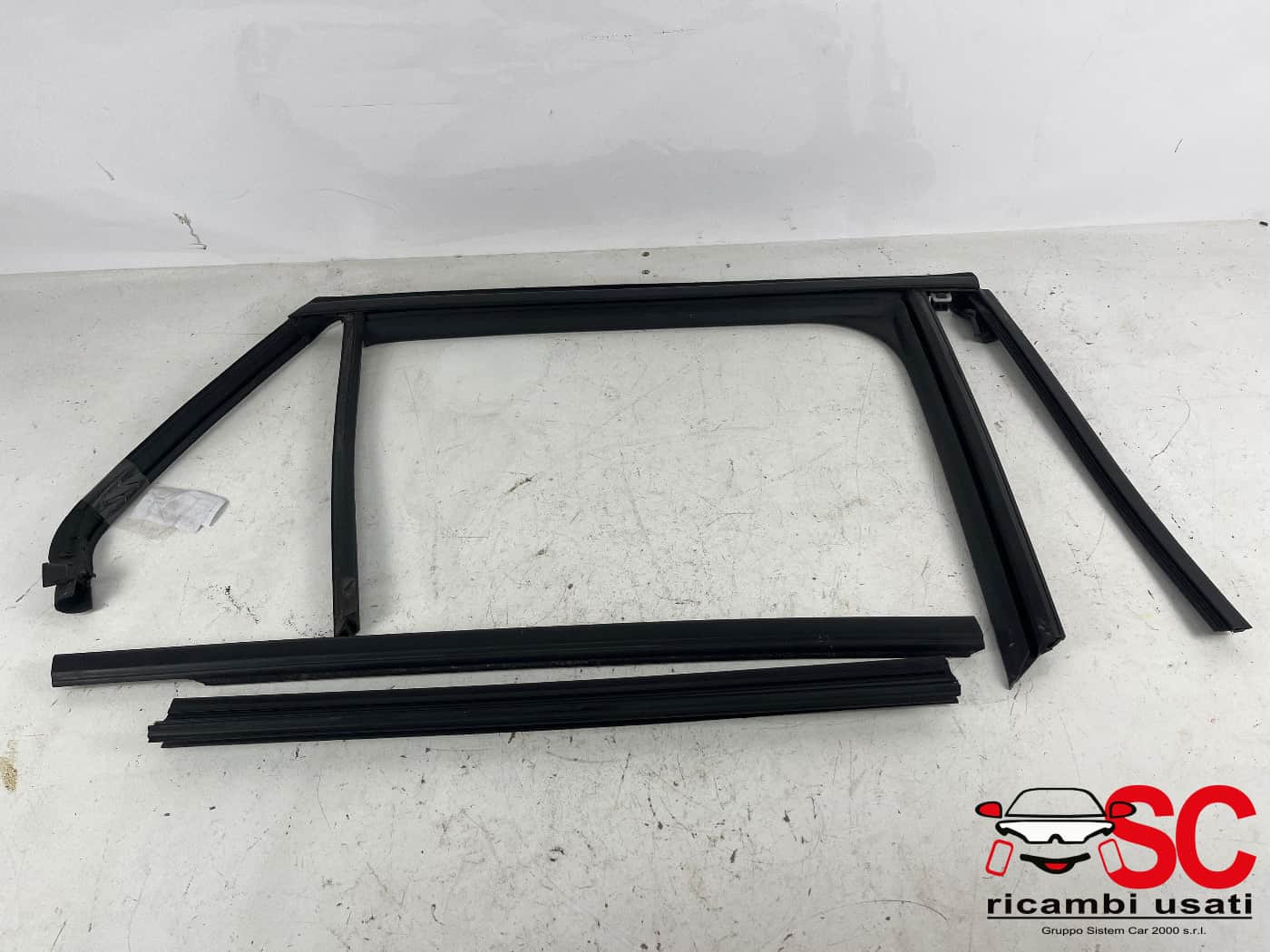 GUARNIZIONE PORTIERA POSTERIORE SINISTRA OPEL Corsa F Serie 9829642880 (19>)