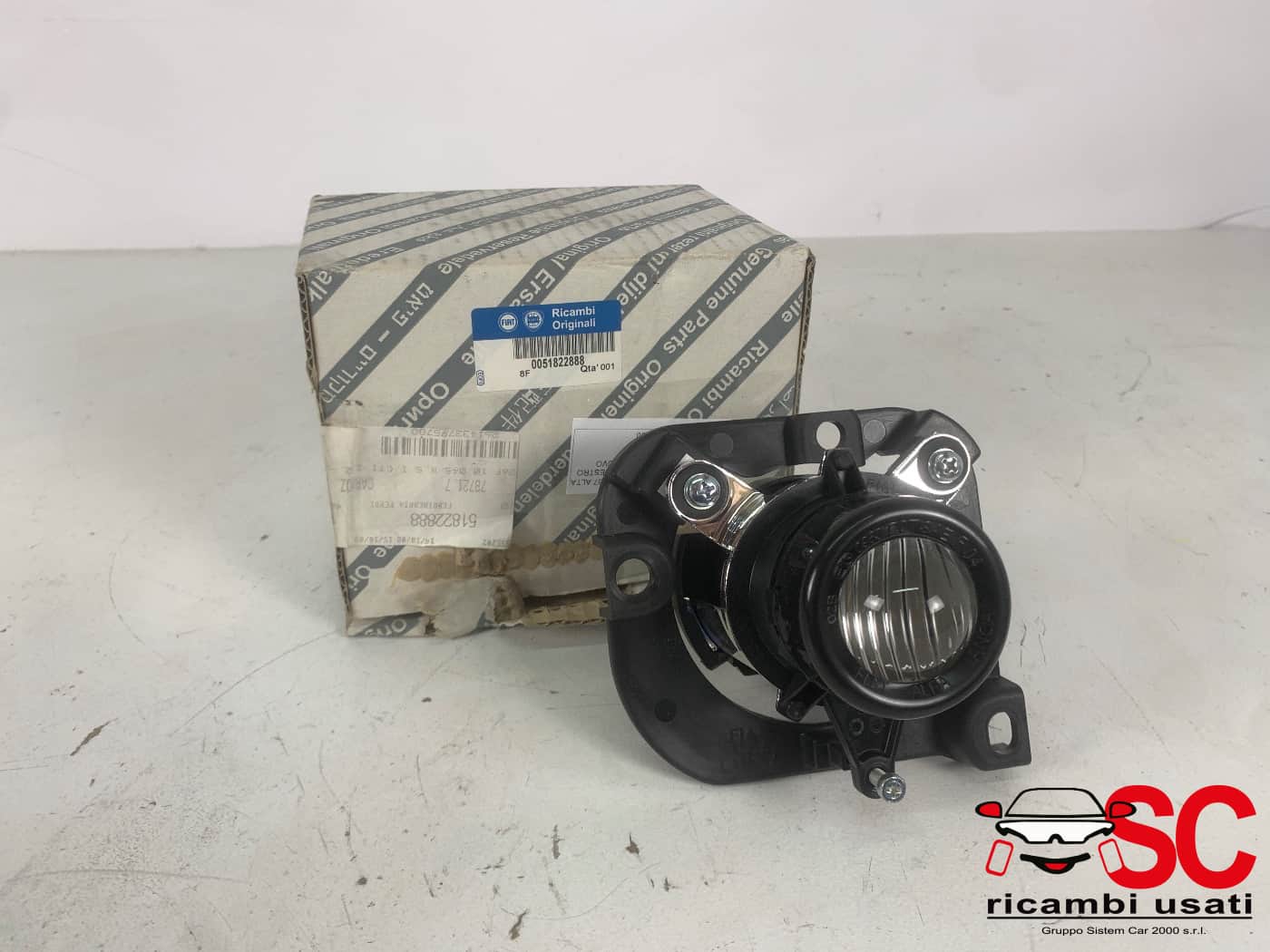 Fendinebbia Anteriore Destro Fiat 500 51822888 NUOVO ORIGINALE - 39182 Fendinebbia Anteriore Destro Fiat 500 51822888 NUOVO ORIGINALE - 39182