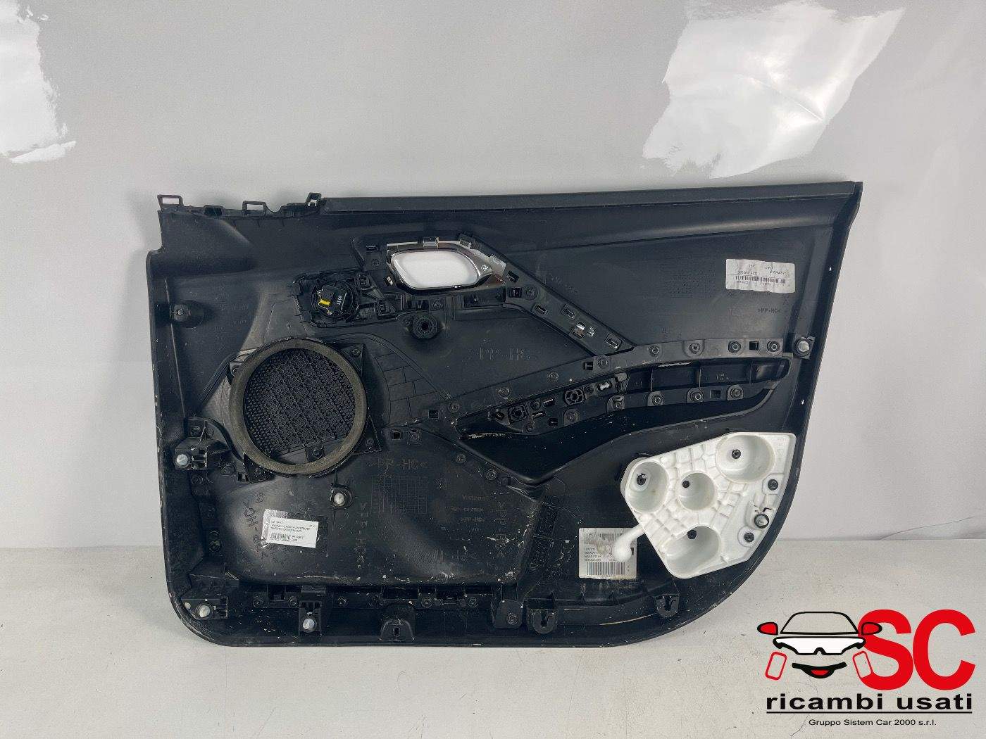 Pannello Interno Porta Anteriore Sx Peugeot 2008 98358414ZD - 38442 Pannello Interno Porta Anteriore Sx Peugeot 2008 98358414ZD - 38442