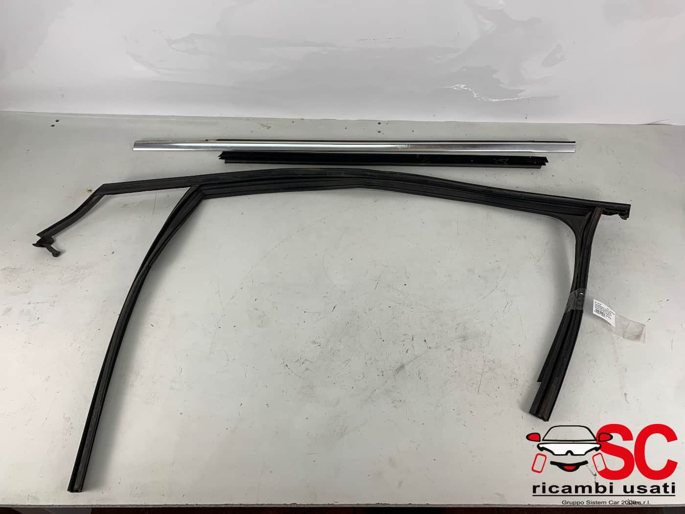 Guarnizione Porta Anteriore Sinistra Classe B W246 A2467250700 - 39106 Guarnizione Porta Anteriore Sinistra Classe B W246 A2467250700 - 39106