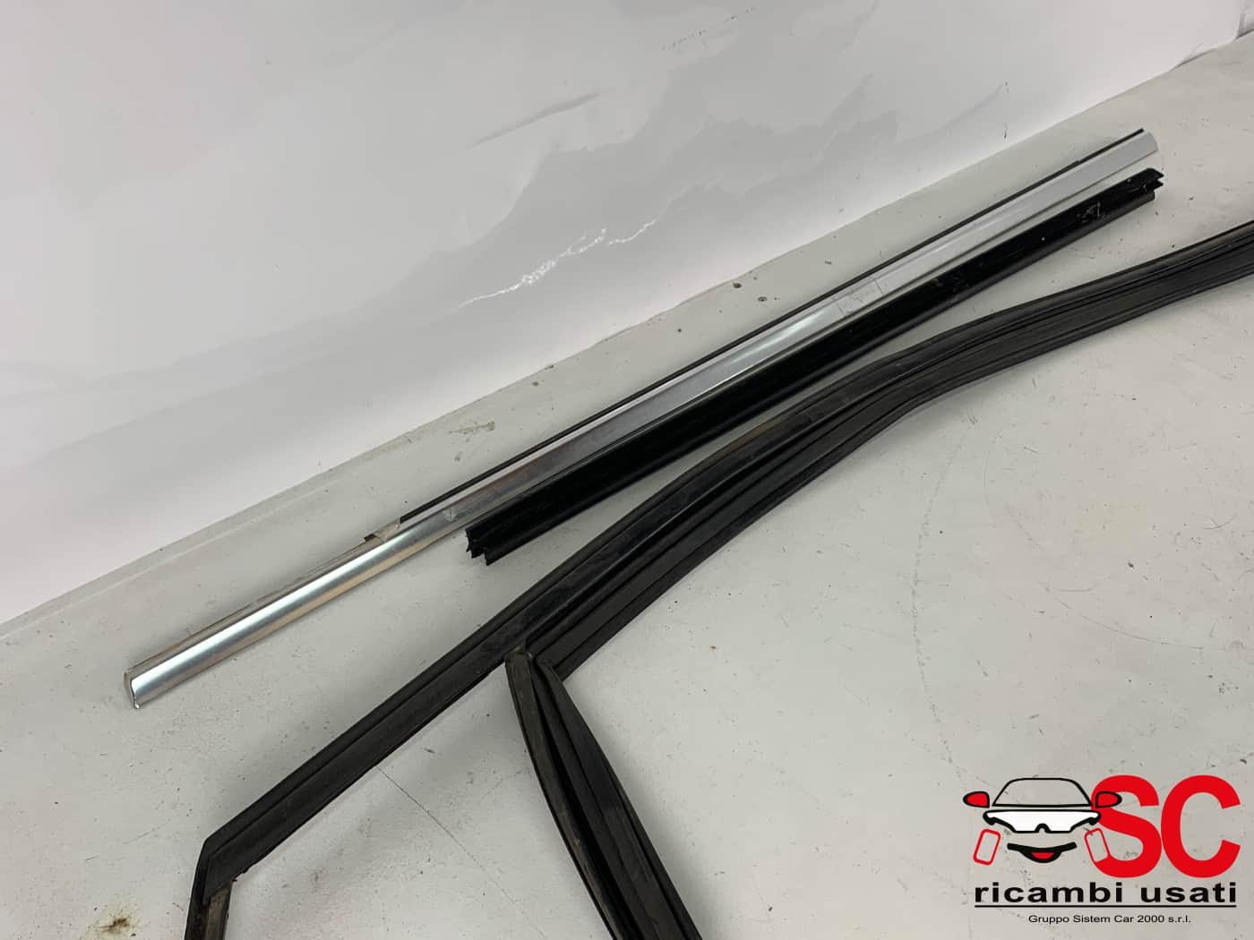 Guarnizione Porta Anteriore Sinistra Classe B W246 A2467250700 - 39106 Guarnizione Porta Anteriore Sinistra Classe B W246 A2467250700 - 39106