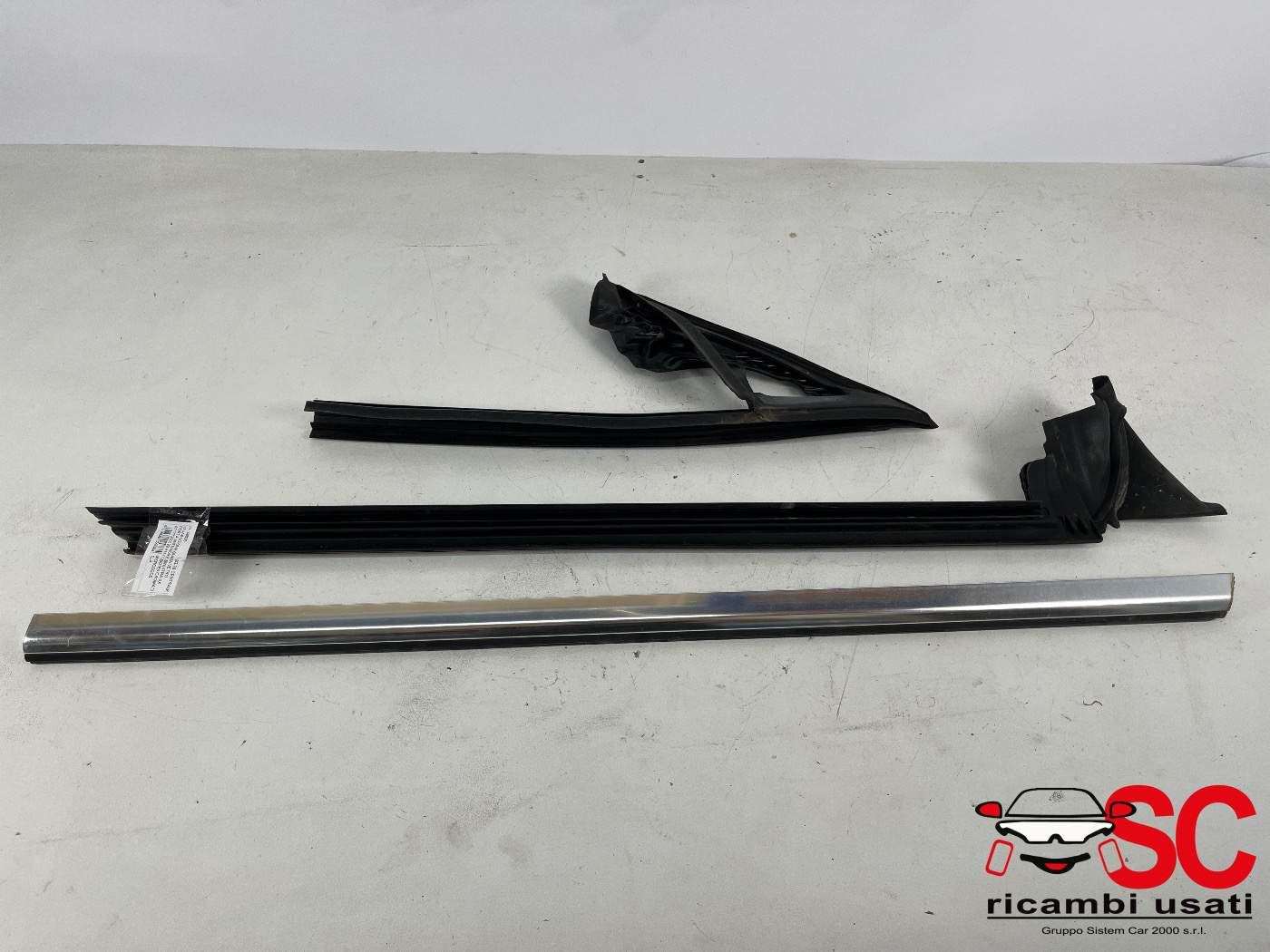 RASCHIAVETRO ANTERIORE SX CON MODANATURA CROMATA MERCEDES CLA Coupé (C117) A1177250182 (13>19)
