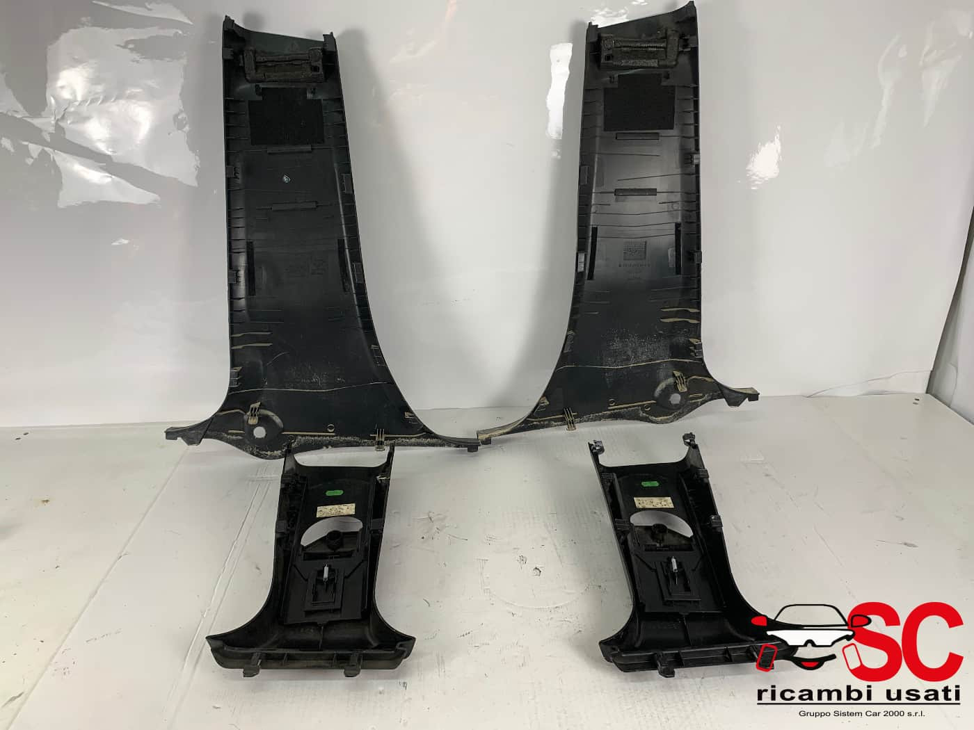 RIVESTIMENTO MONTANTE CENTRALE MERCEDES Classe B W246 2° Serie A2466920122 (12>)