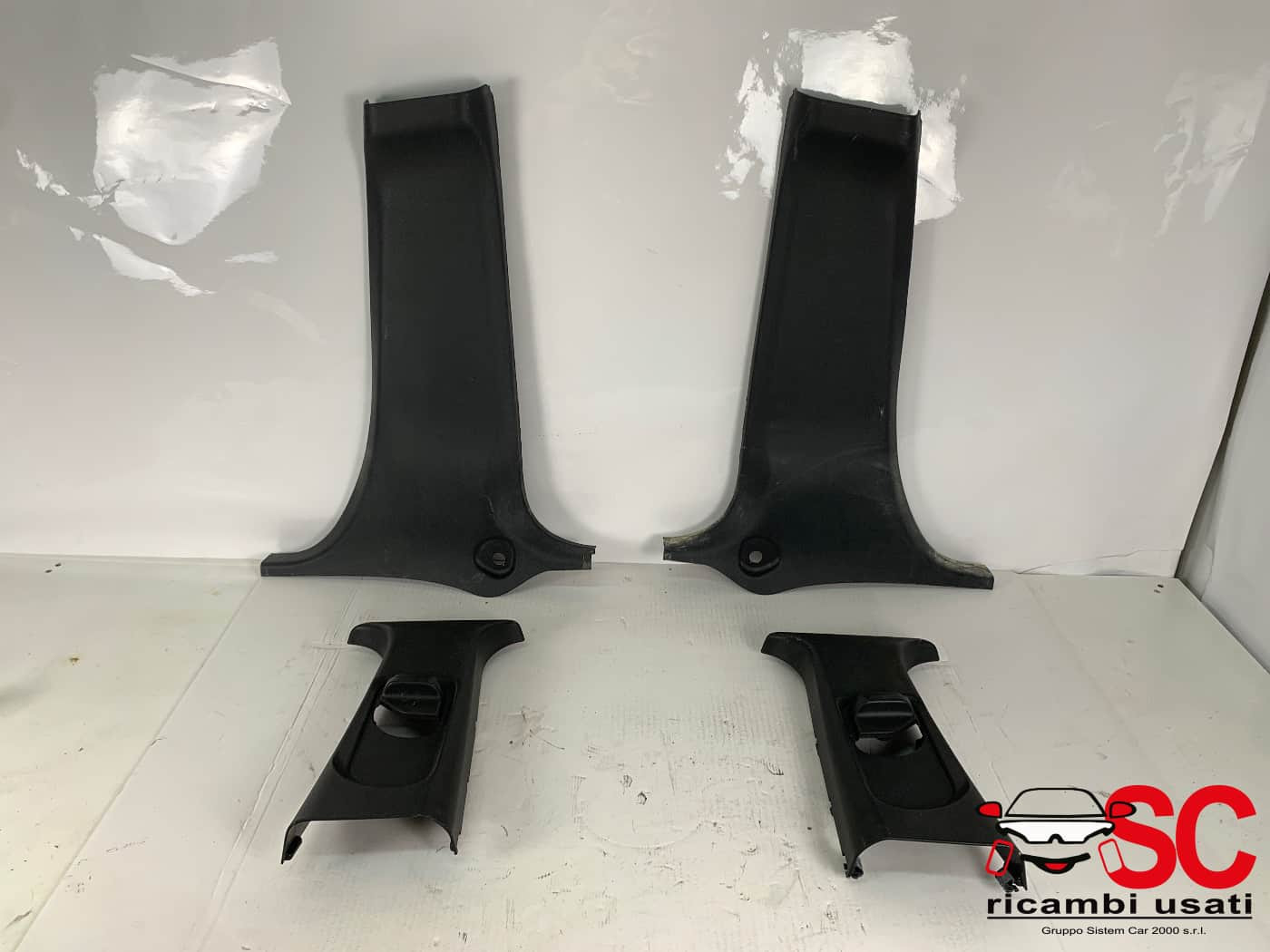 RIVESTIMENTO MONTANTE CENTRALE MERCEDES Classe B W246 2° Serie A2466920122 (12>)