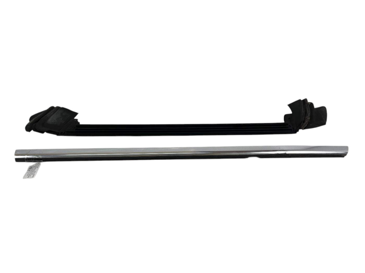 RASCHIAVETRO ANTERIORE SX CON MODANATURA CROMATA MERCEDES CLA Coupé (C117) A1177350282 (13>19)