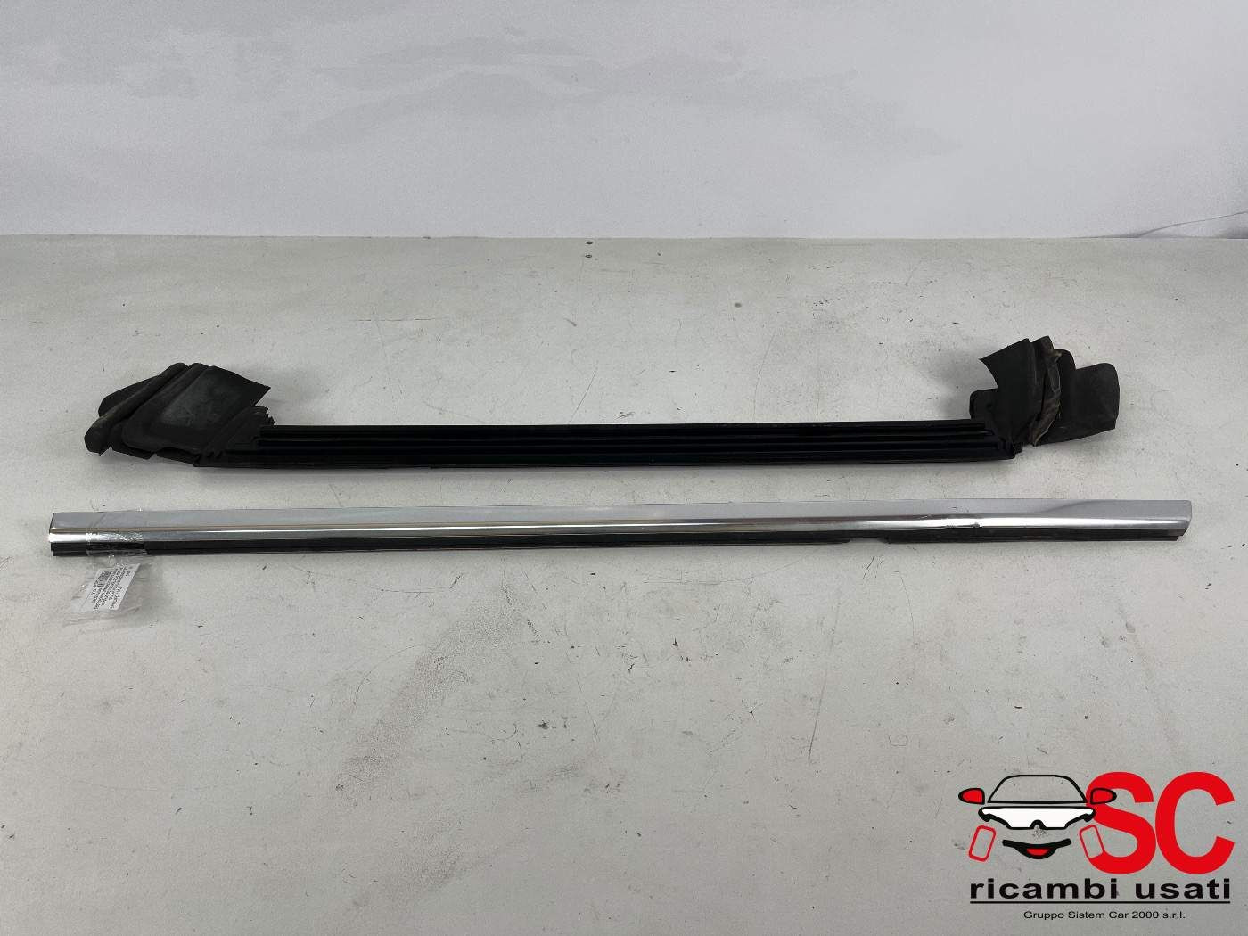 RASCHIAVETRO ANTERIORE SX CON MODANATURA CROMATA MERCEDES CLA Coupé (C117) A1177350282 (13>19)
