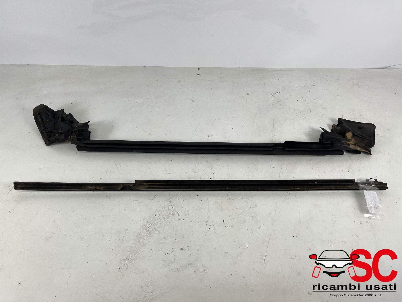 RASCHIAVETRO ANTERIORE SX CON MODANATURA CROMATA MERCEDES CLA Coupé (C117) A1177350282 (13>19)