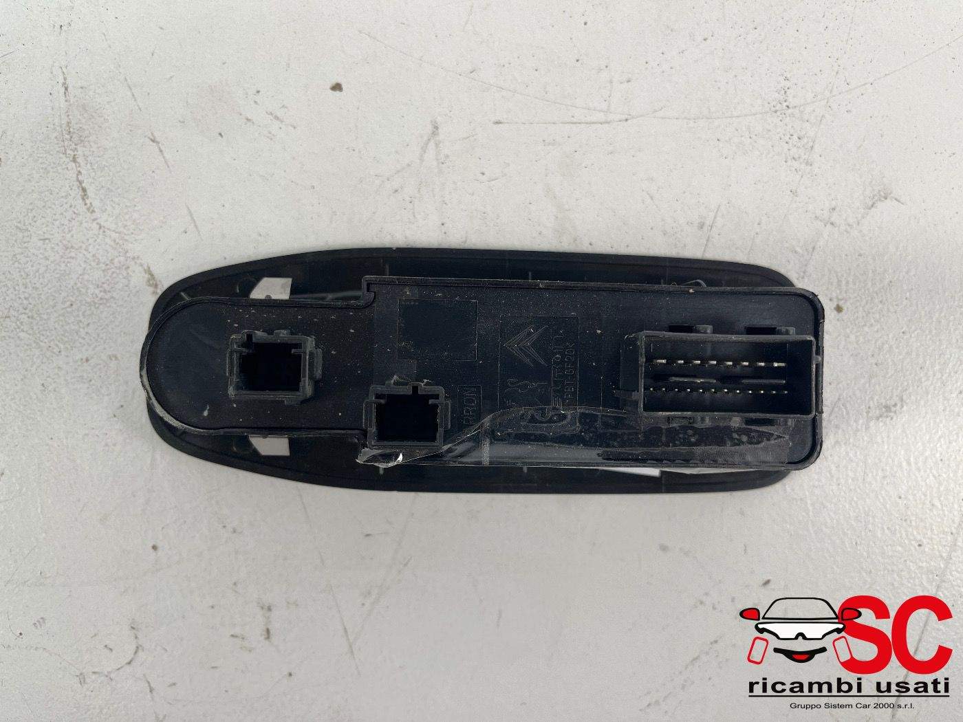 Pulsantiera Alzavetro Anteriore Sx Peugeot 2008 98242539ZD - 38523