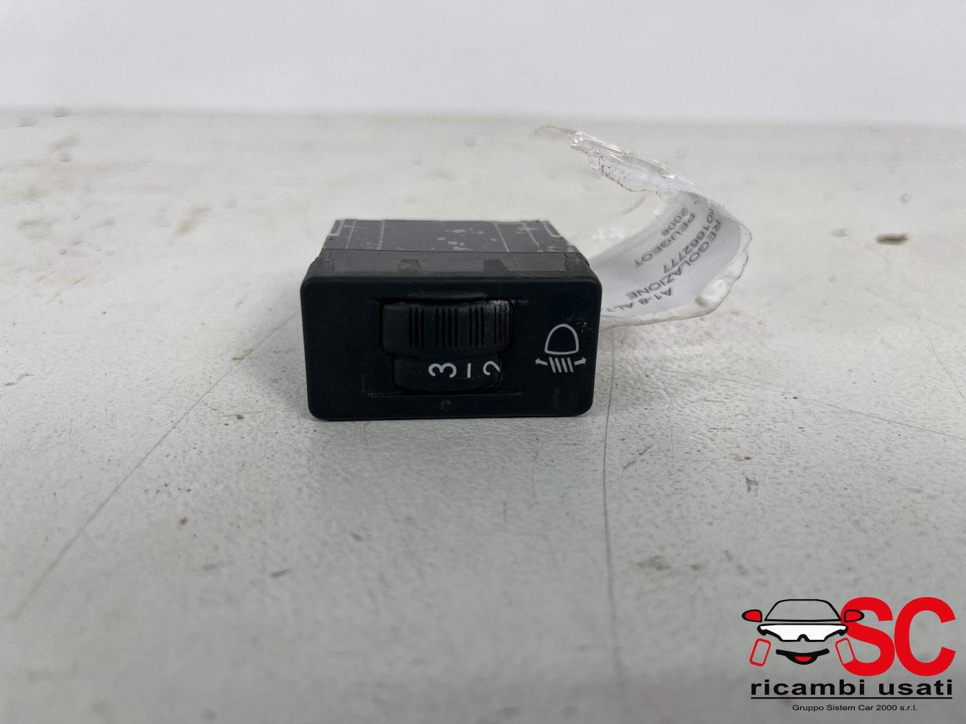 PULSANTE REGOLAZIONE ALTEZZA FARI PEUGEOT 2008 Serie 9801662777 (19>)