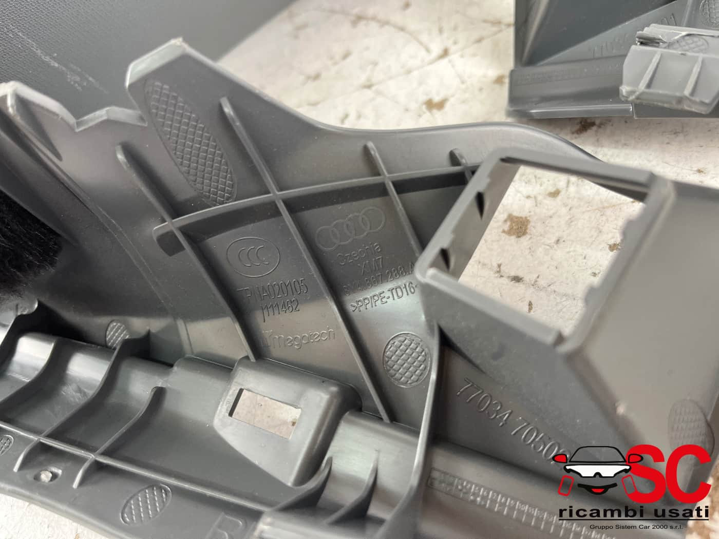 RIVESTIMENTO MONTANTE POSTERIORE SX E DX AUDI A3 Sportback (8YA) 8Y4867287A (19>)