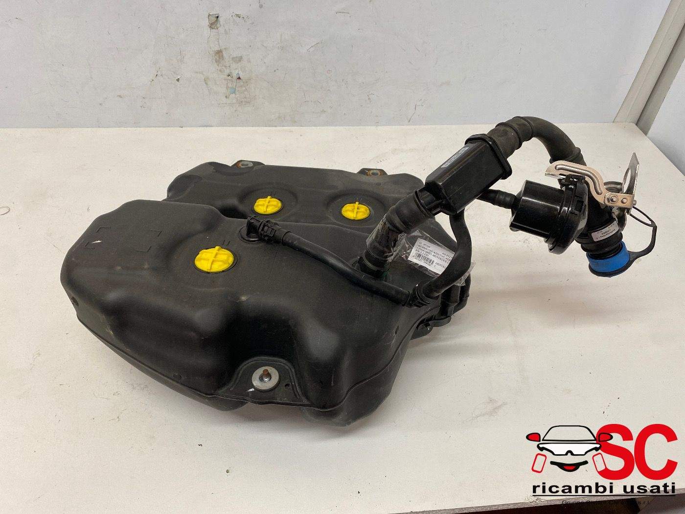 Serbatoio Additivo Mercedes Classe C Sw 2.2 Cdi A2054706901 A2054703901 - 37799 Serbatoio Additivo Mercedes Classe C Sw 2.2 Cdi A2054706901 A2054703901 - 37799