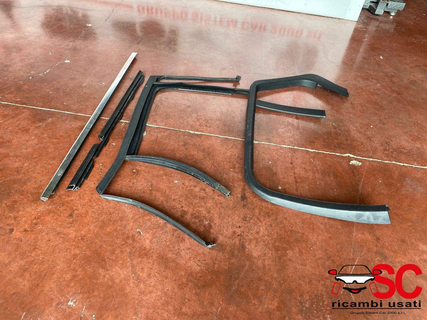 Guarnizione Vetro Porta Post Destra Classe C W205  - 37888