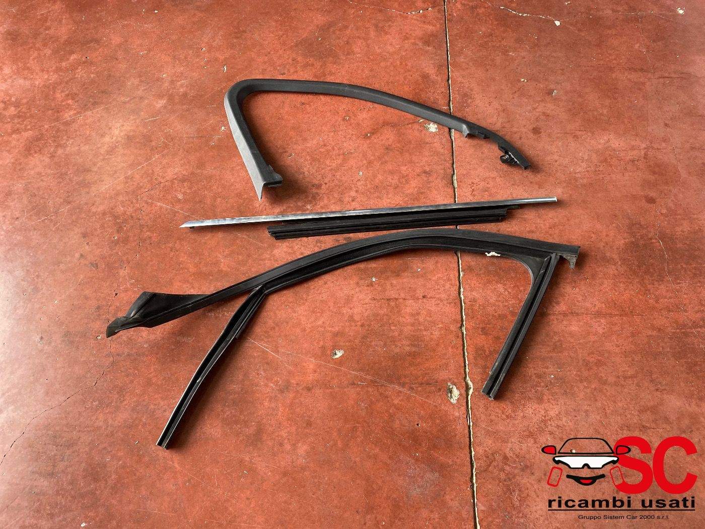 Guarnizione Vetro Porta Anteriore Sx Classe C W205 A2057250325 - 37890