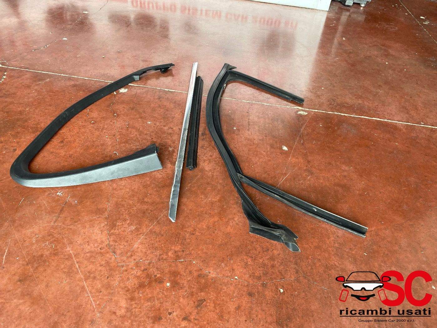 Guarnizione Vetro Porta Anteriore Sx Classe C W205 A2057250325 - 37890